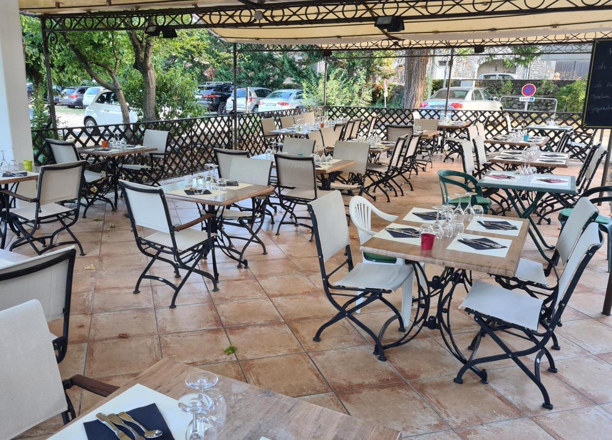 Logis Hotel Restaurant Les Cedres Joyeuse Exterior photo