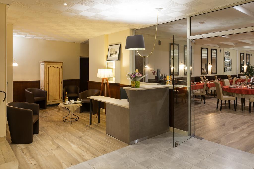 Logis Hotel Restaurant Les Cedres Joyeuse Exterior photo