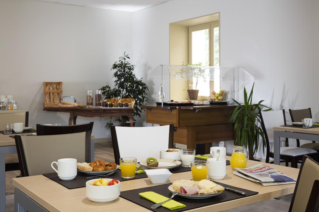 Logis Hotel Restaurant Les Cedres Joyeuse Exterior photo
