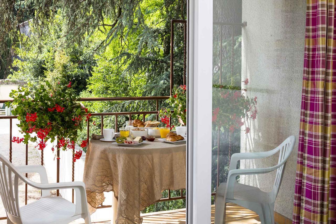 Logis Hotel Restaurant Les Cedres Joyeuse Exterior photo