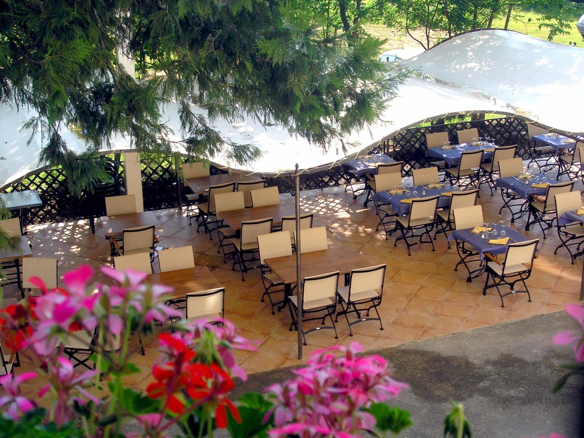 Logis Hotel Restaurant Les Cedres Joyeuse Exterior photo