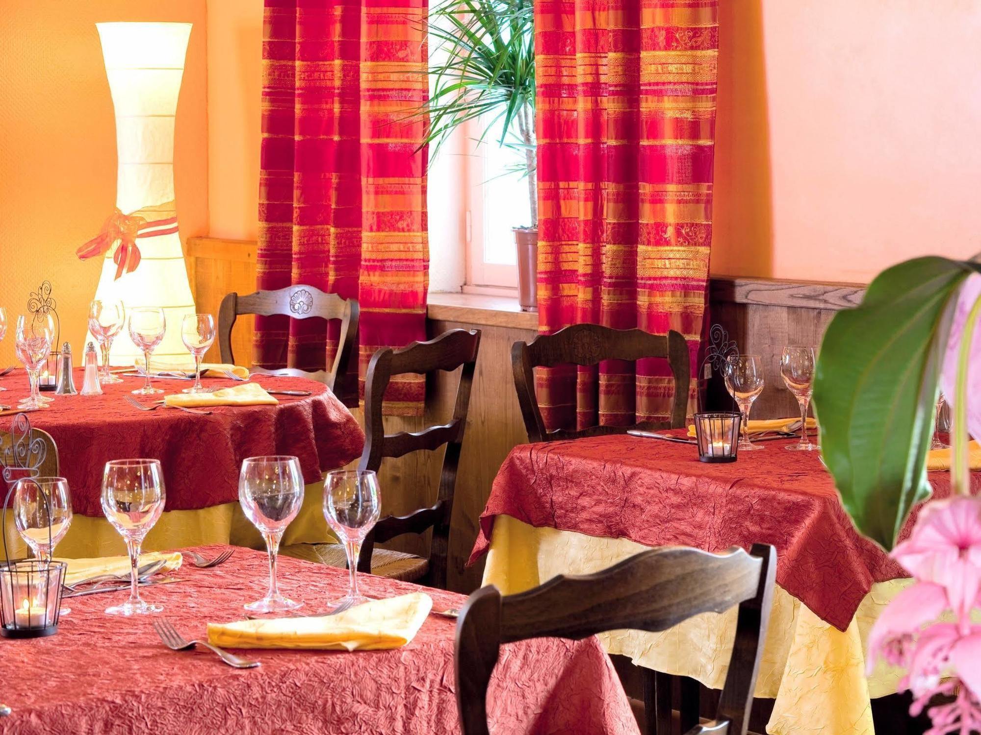 Logis Hotel Restaurant Les Cedres Joyeuse Exterior photo