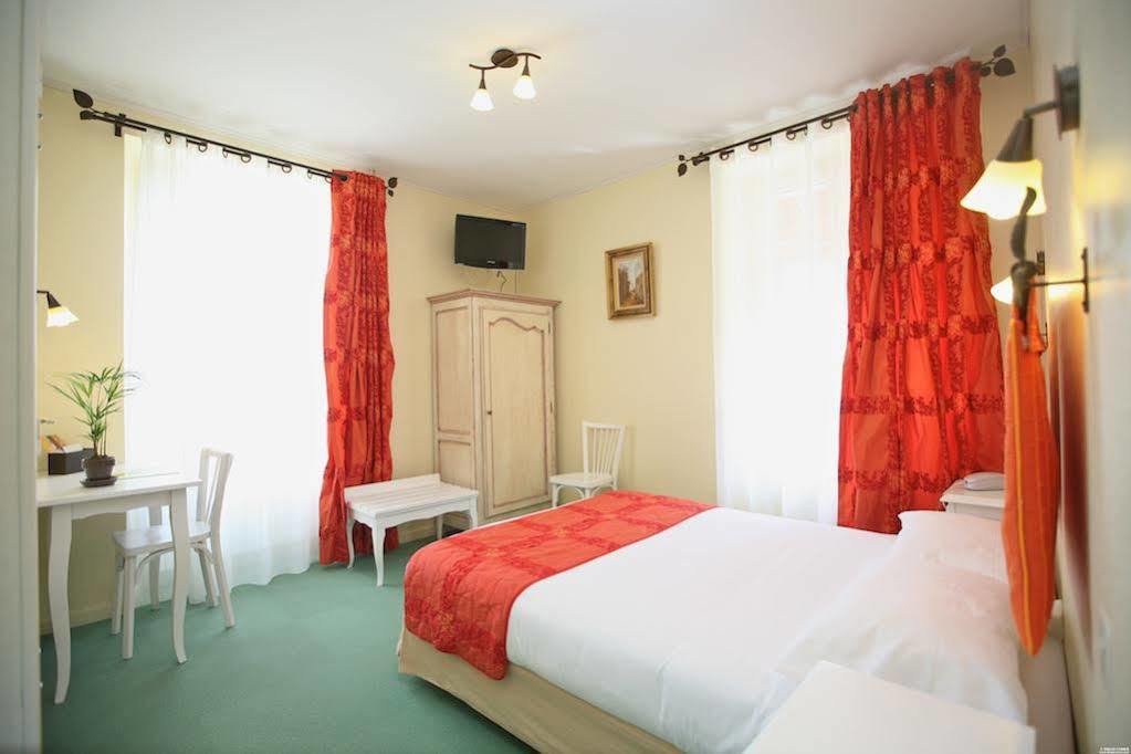 Logis Hotel Restaurant Les Cedres Joyeuse Exterior photo